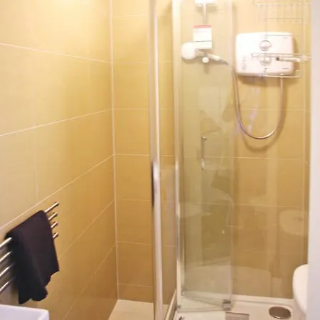 Fairview Serviced Apartman *
